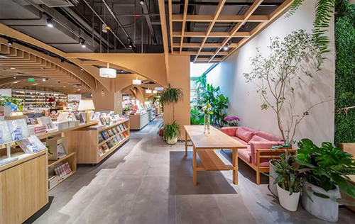 十点读书第二家店来了 在2000 m²的大店建“公园”！