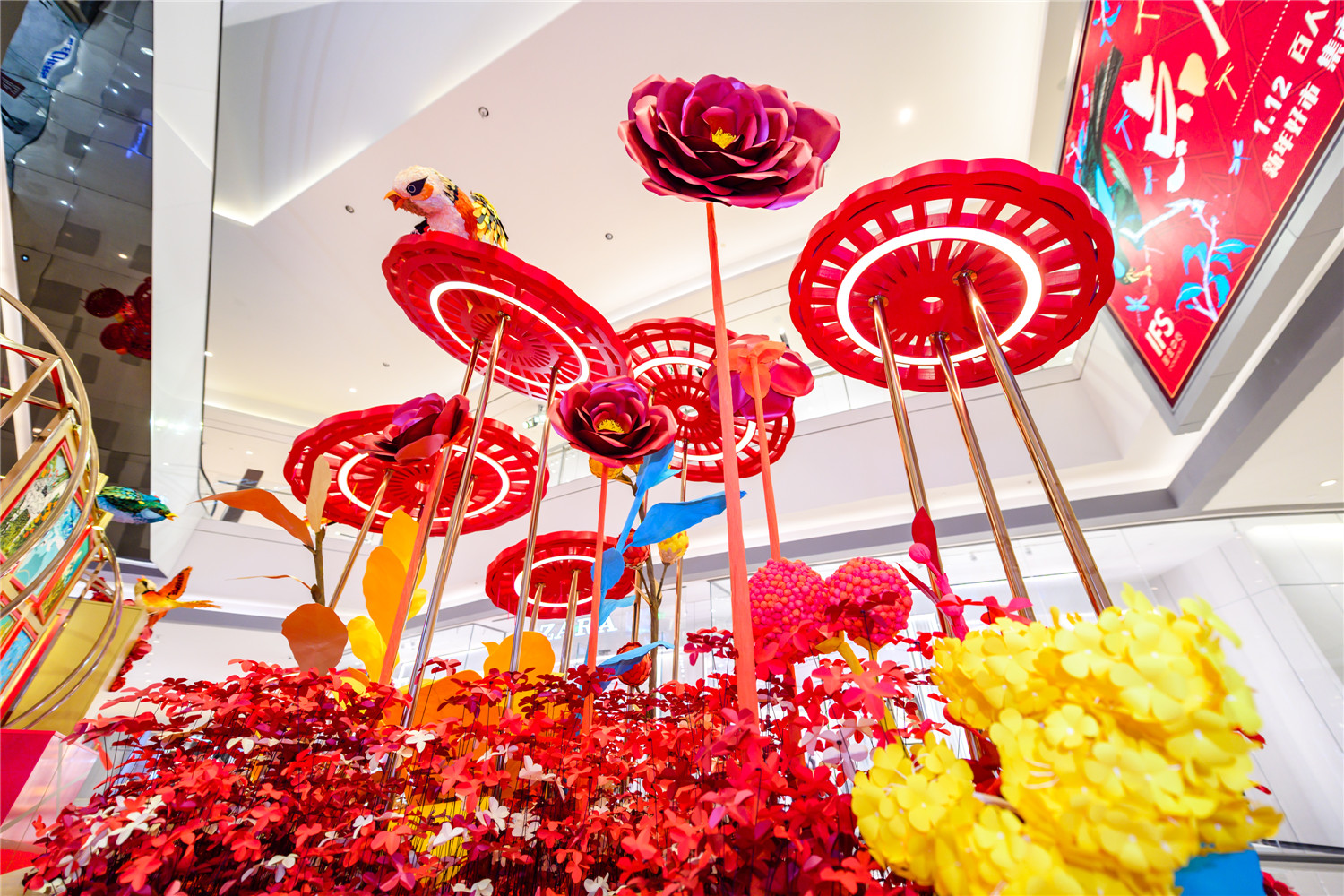 重庆IFS迎新年 携手国际艺术家打造“点愿喜飞”新春艺术装置