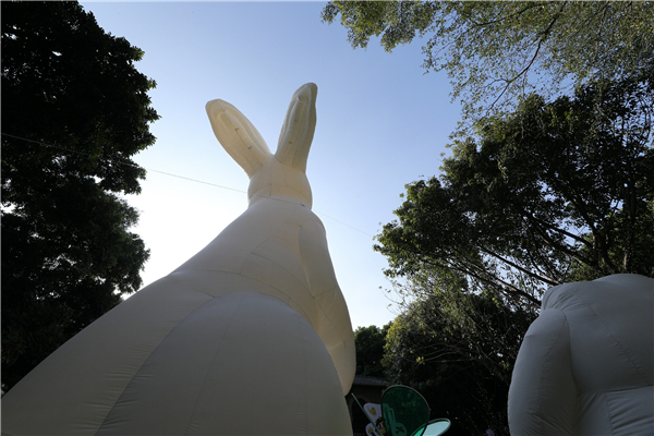 11米光影巨兔首次亮相佛山 岭南天地光影艺术季点燃城市夜经济