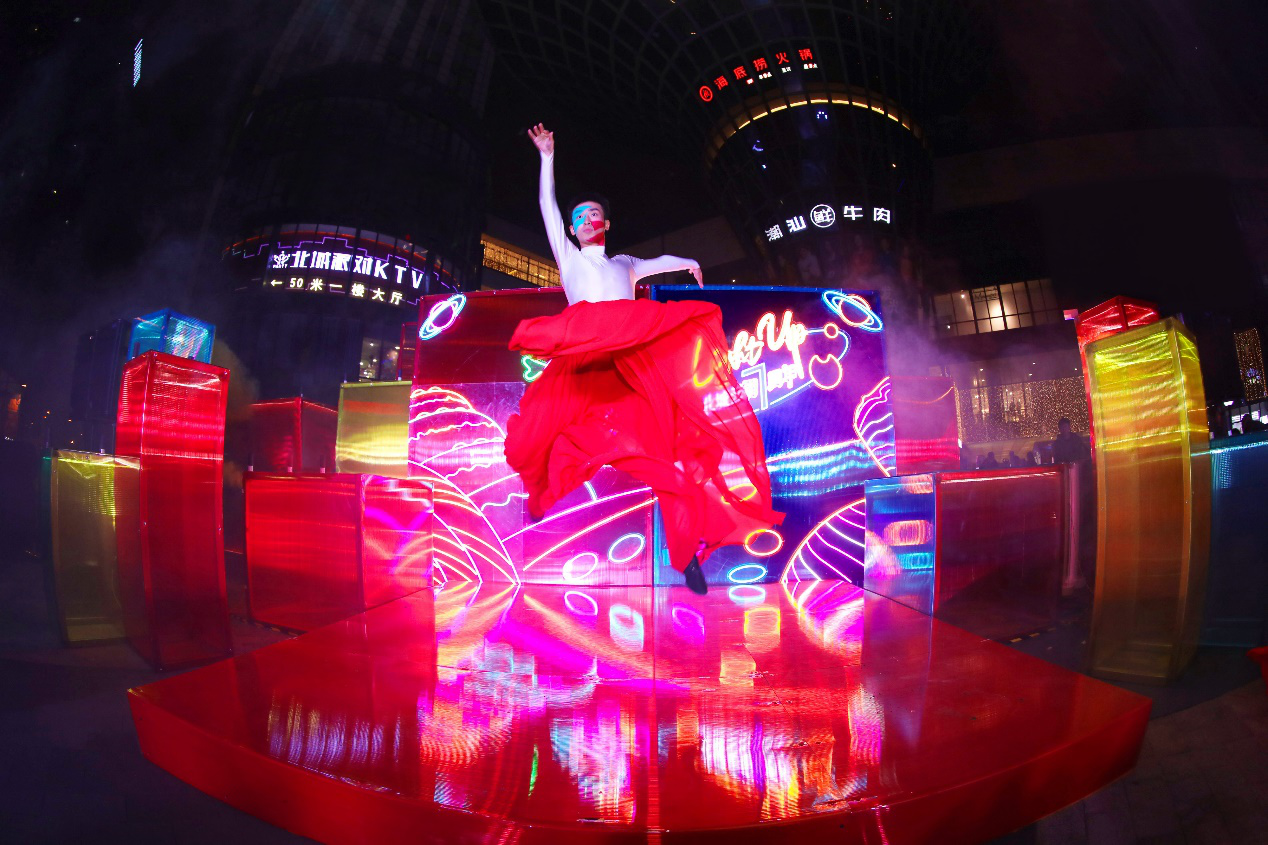 龙湖成都北城天街以光映射情绪开启2020年天街欢乐季和7周年庆