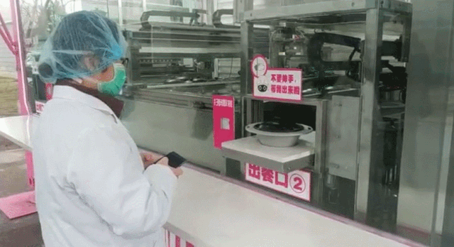 机器人为武汉医护人员做饭刷屏，更在商场里“开挂”了！