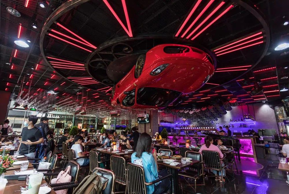 用法拉利做装饰，华南首家1886德国汽车主题餐厅太壕了！