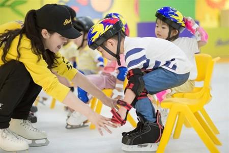 江西首家SkatePro滑冰部落落座南昌盈石商场