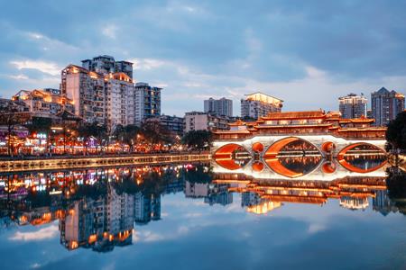 融创中国与四川省政府签署战略合作协议 涉及特色小镇、文旅城等