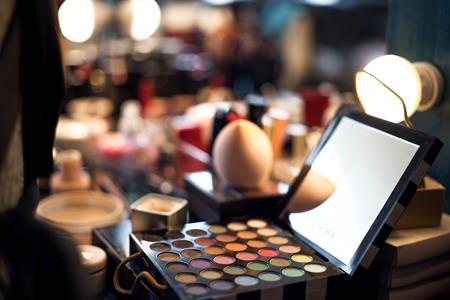 今年以来我国化妆品电商相关企业新增7.4万家 同比下降8%