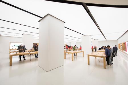 传苹果公司计划让零售店员工试行在店和在家混合的工作模式