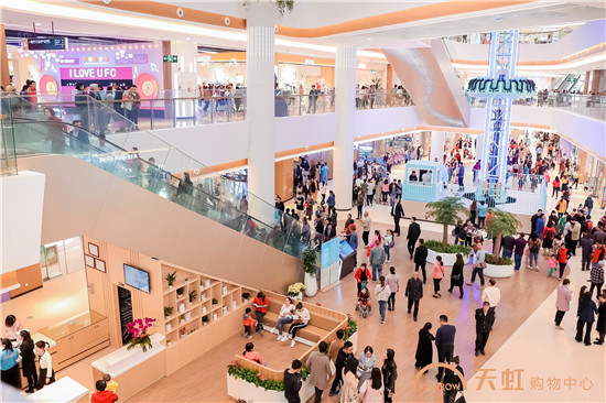 福城天虹购物中心该体量达8万,位于龙华区观澜大道117号,毗邻龙华区